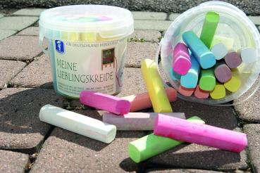 MEINE LIEBLINGSKREIDE – Bunte Straßenkreide im praktischen Eimer (20er-Set)