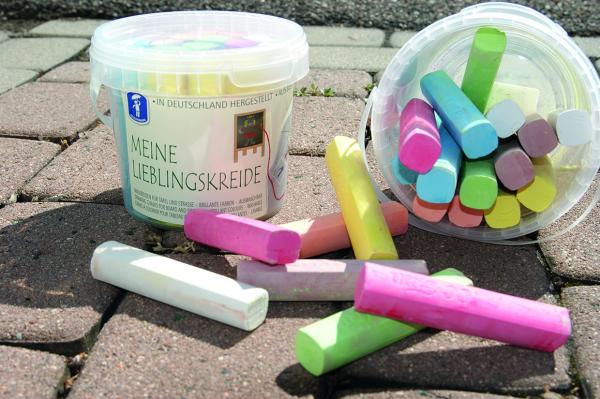 MEINE LIEBLINGSKREIDE – Bunte Straßenkreide im praktischen Eimer (20er-Set)